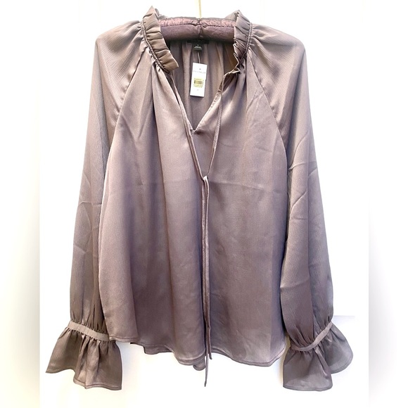 Ann Taylor Tops - NWT Ann Taylor Beautiful Silky Blouse Size M